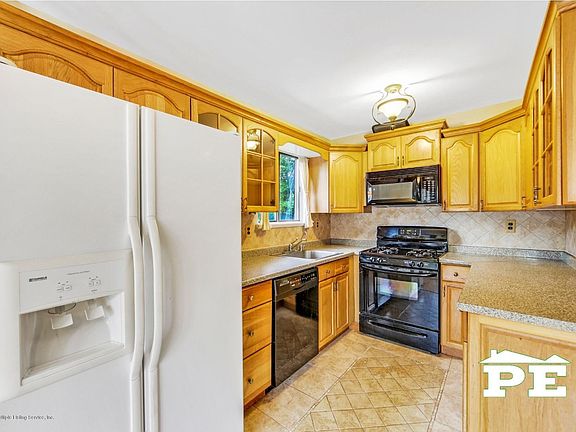 4th image of 200 Hope Ave