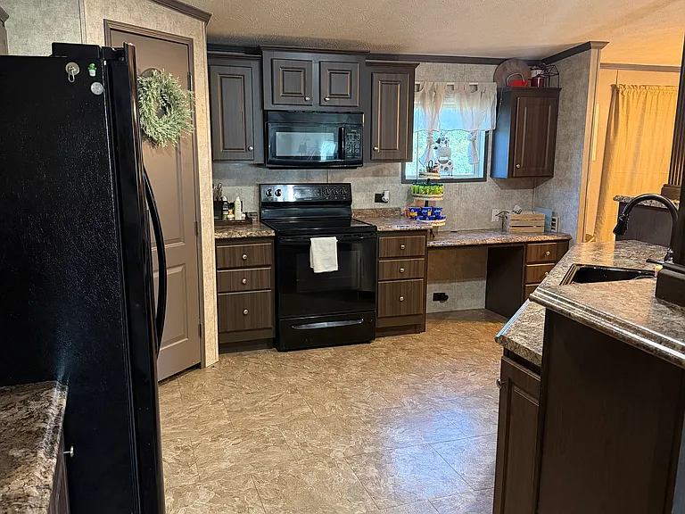8331 FM 2127 — Photo 13