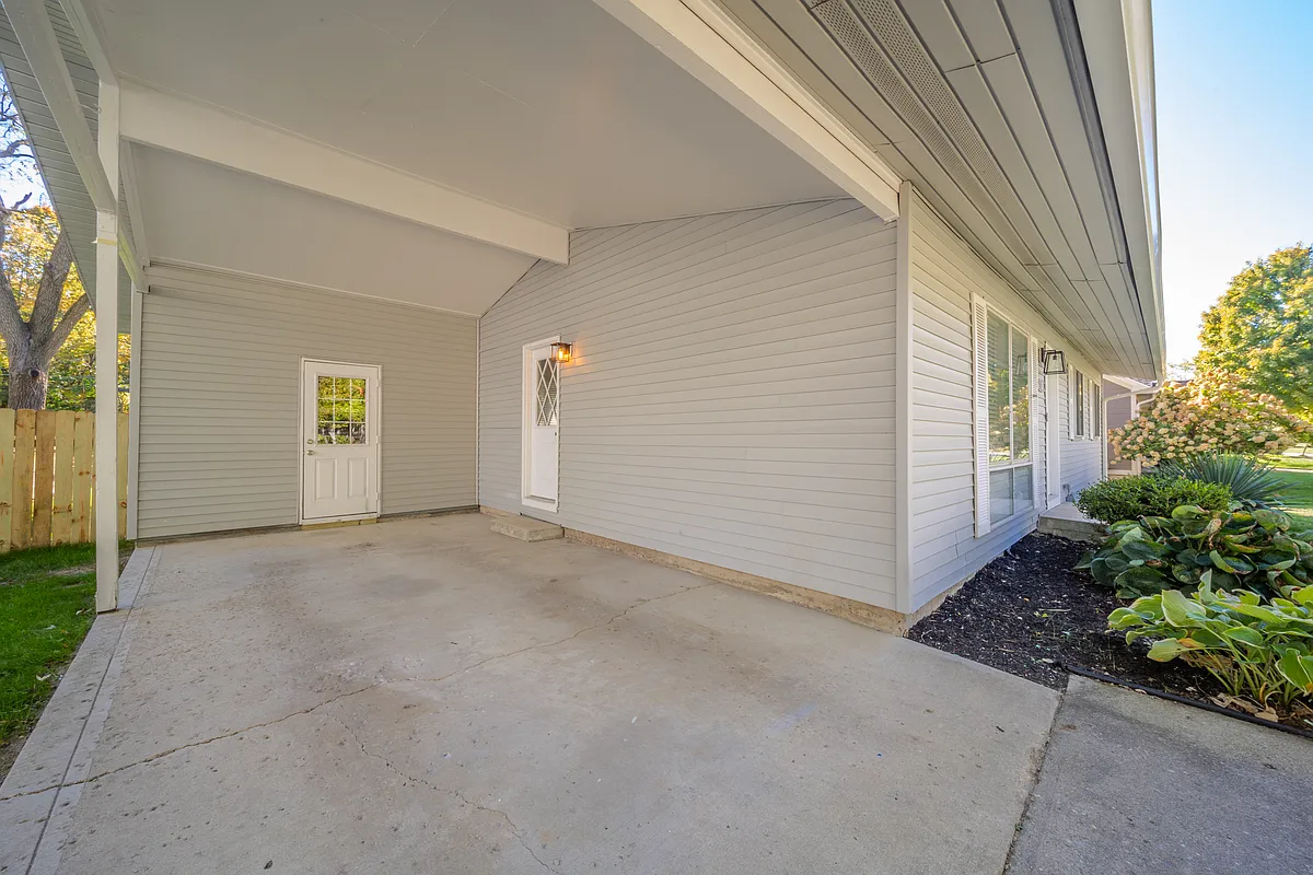 Building Photo - 356 Westlea Dr