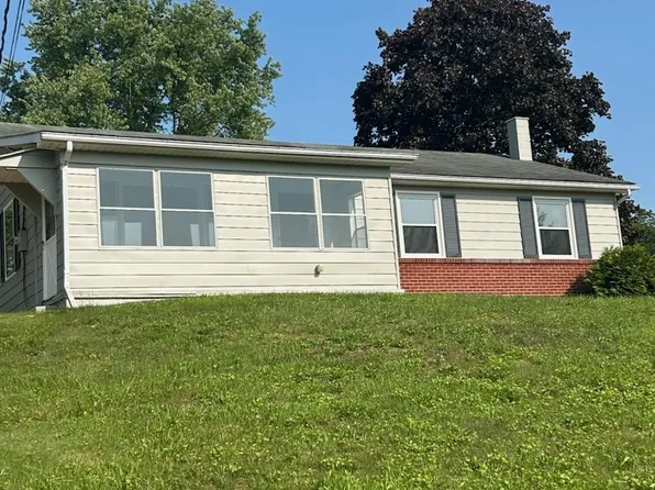 44 Red Hill Rd, Newport, PA 17074