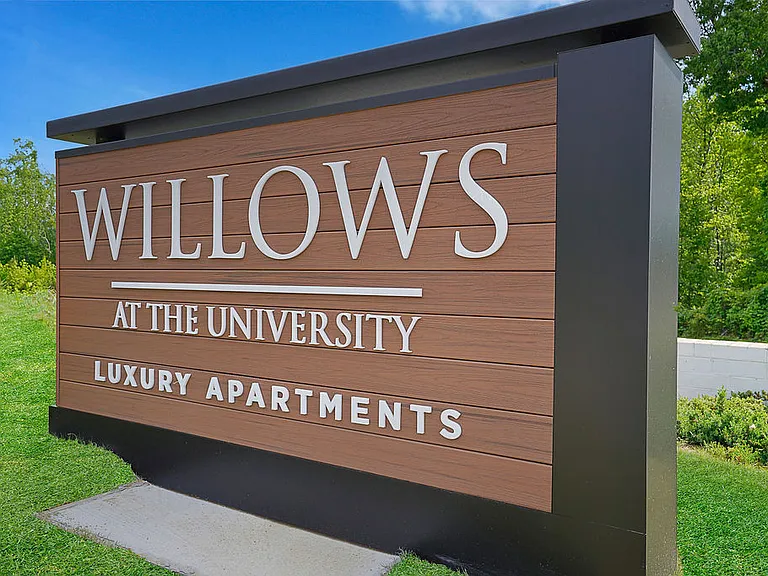 Willows at the University — Photo 6