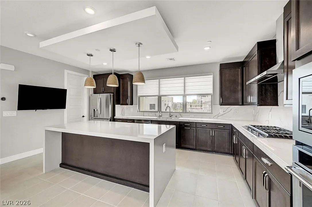 3 bed, 2.5 bath, 2387 sqft, $3,295 — Photo 4