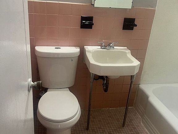 5th image of 16818 Grovewood Ave #4