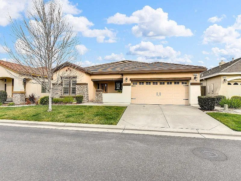 1677 Quails Nest St photo 1