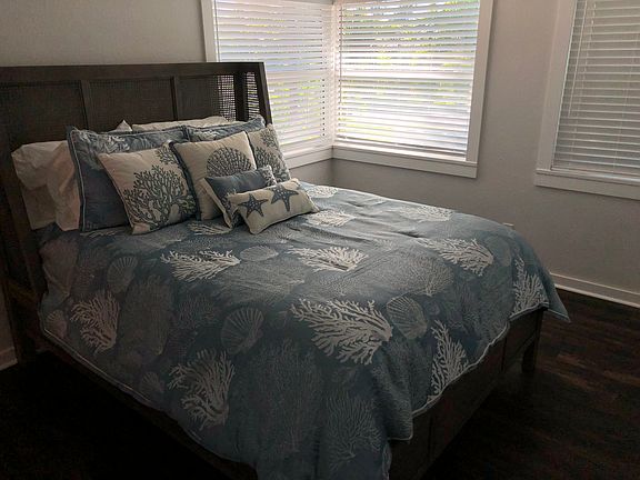 5th image of 907 Narcissus Ave