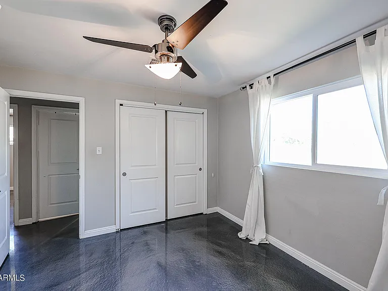 1034 E Elm St — Photo 14