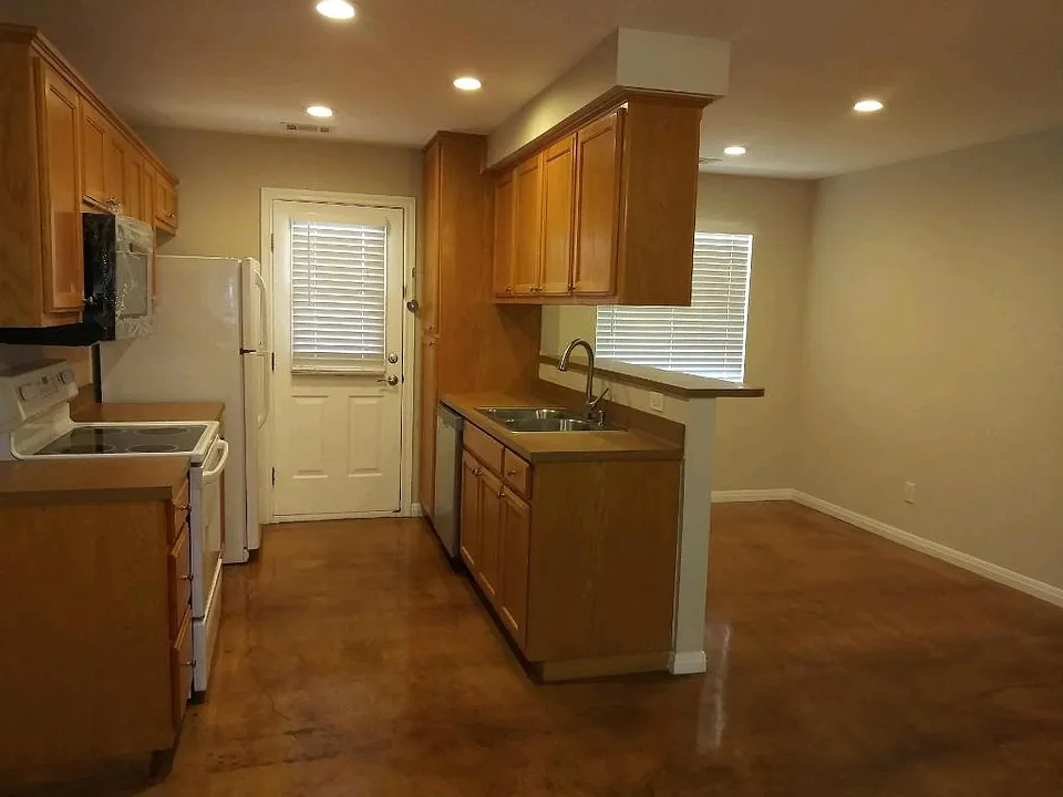 2164 Cedar Valley