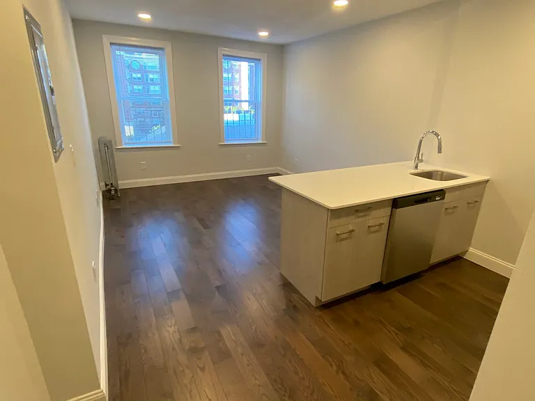 55 Queensberry St #15 — Photo 8