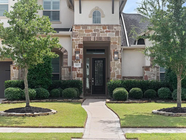 1102 McMurtry Ridge Dr — Photo 2