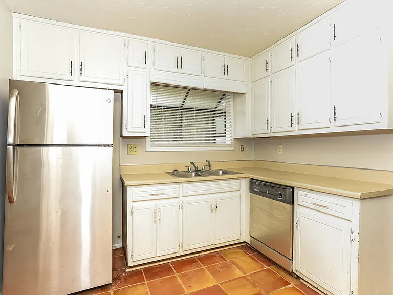 202 Northbridge Dr — Photo 7