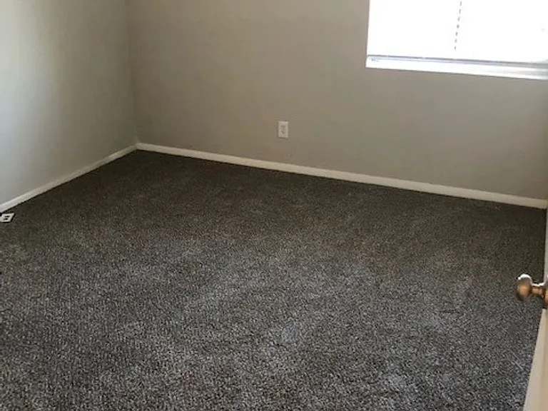 593 W Crestline Ave — Photo 4