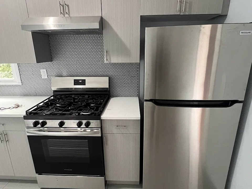 50 Dewey St #3