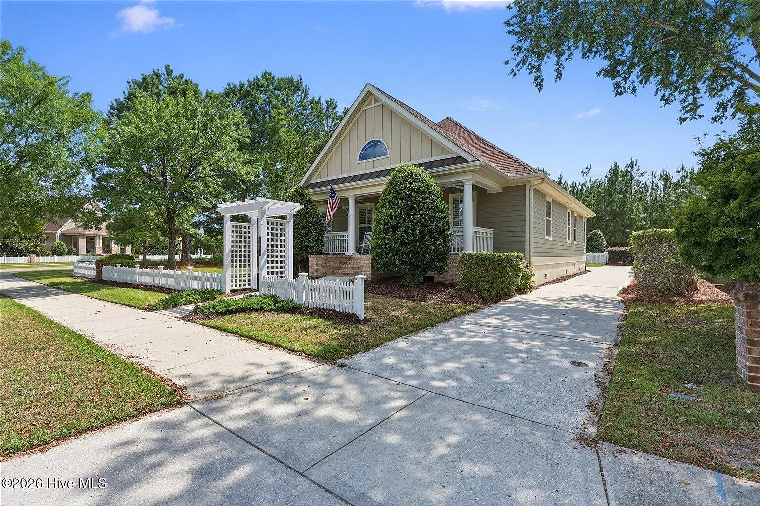 4 bed, 3.5 bath, 2540 sqft, $3,100 — Photo 2