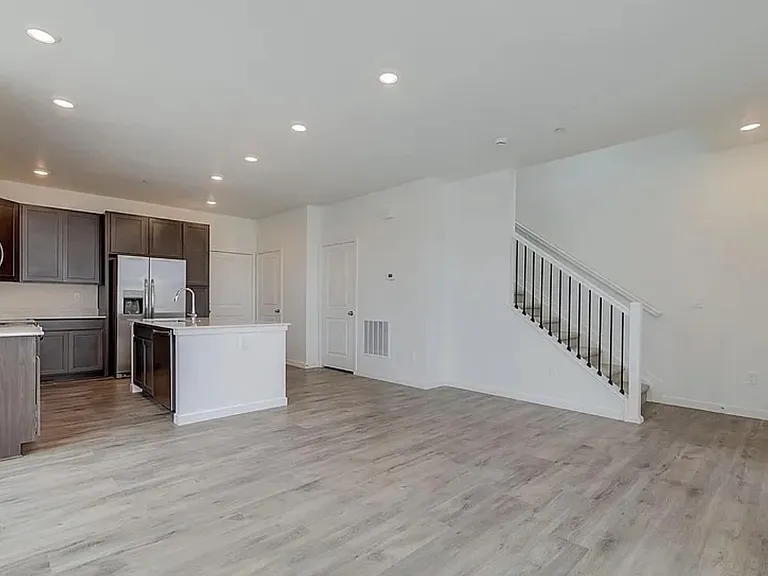 5483 Euclid Ct — Photo 9