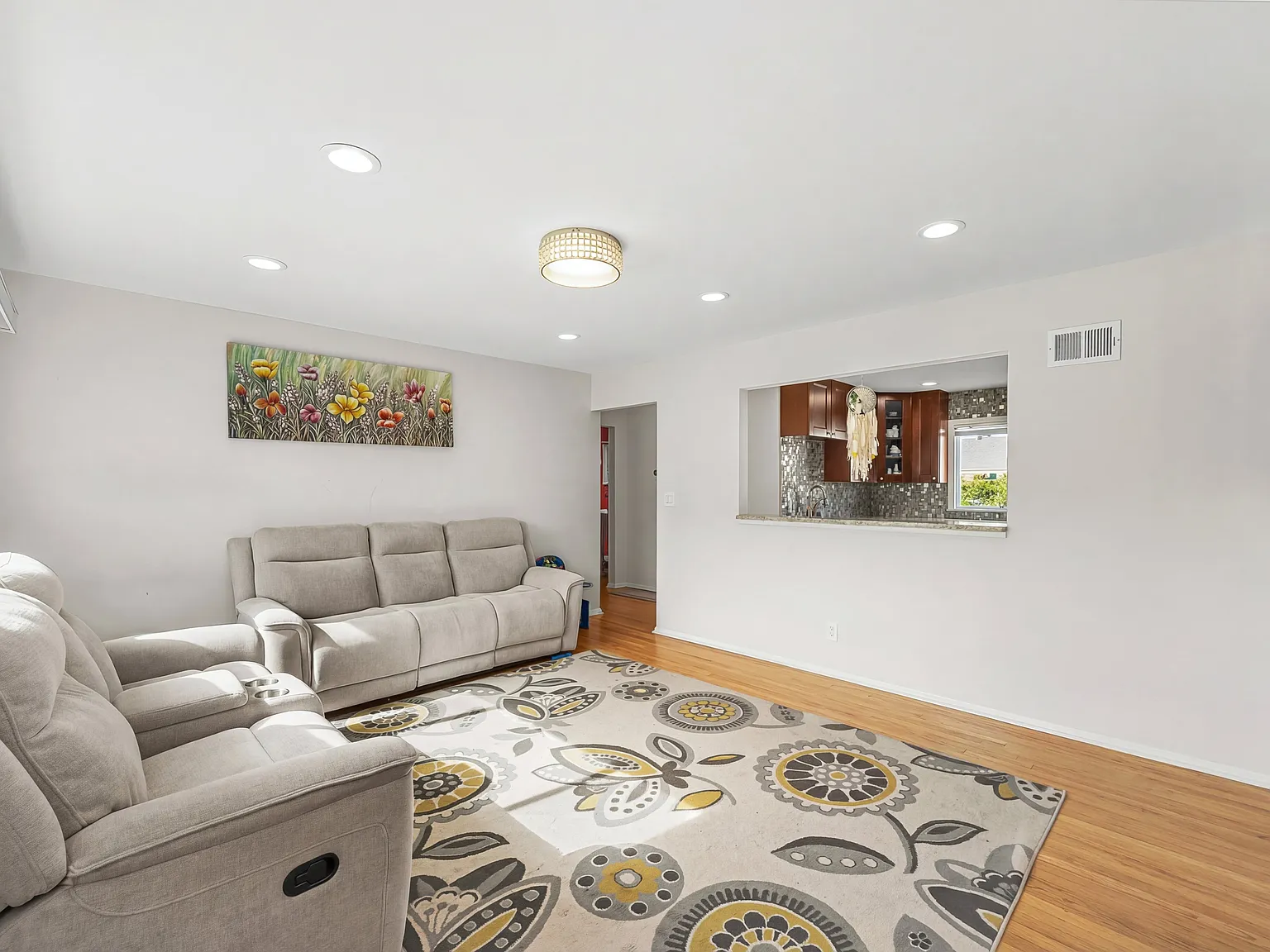 3 bed, 1600 sqft, $4,500 — Photo 3