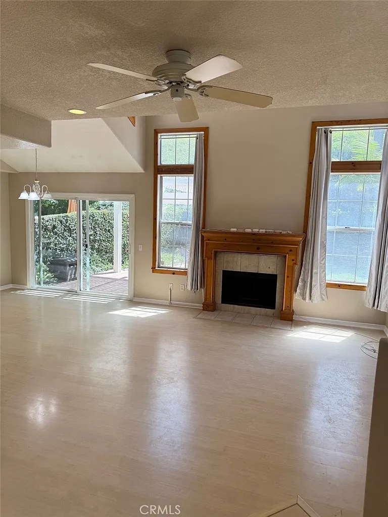 2 bed, 2.5 bath, 1312 sqft, $4,200 — Photo 2
