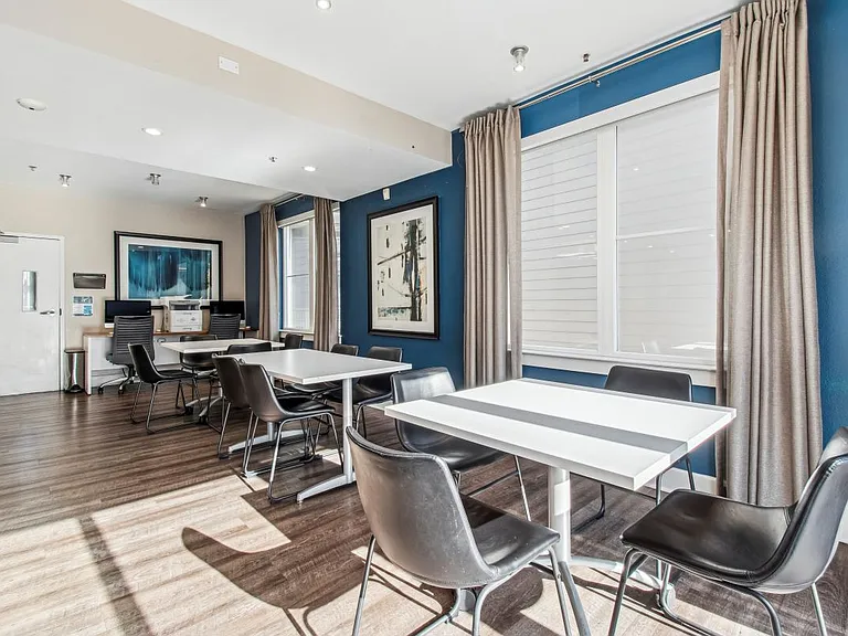 Bay House Emeryville — Photo 11