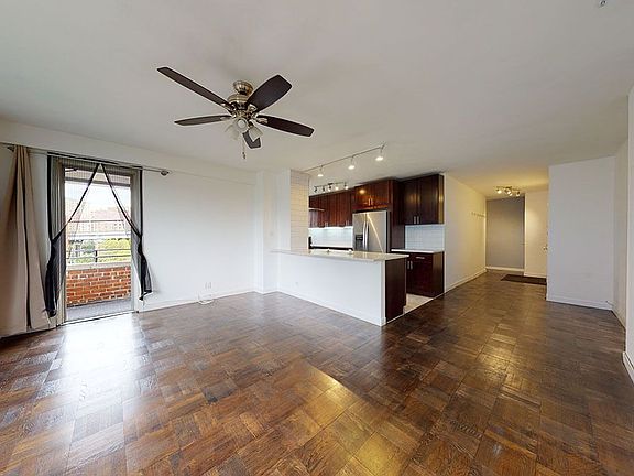 3rd image of 568 Grand St APT J607