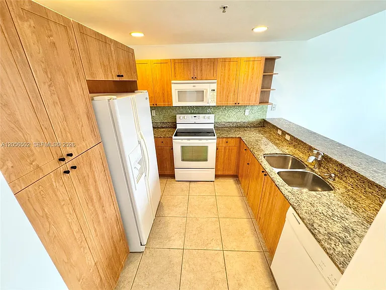 10850 NW 89th Ter #2105 — Photo 9