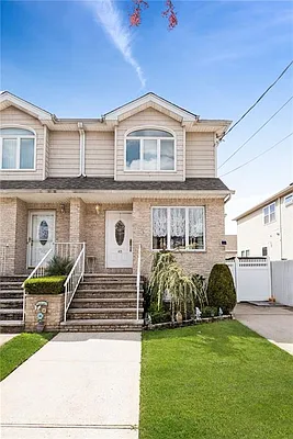 Sold by Ben Bay Realty of Marine Park  | media 18