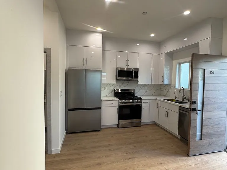 2100 N Pass Ave #100 — Photo 3