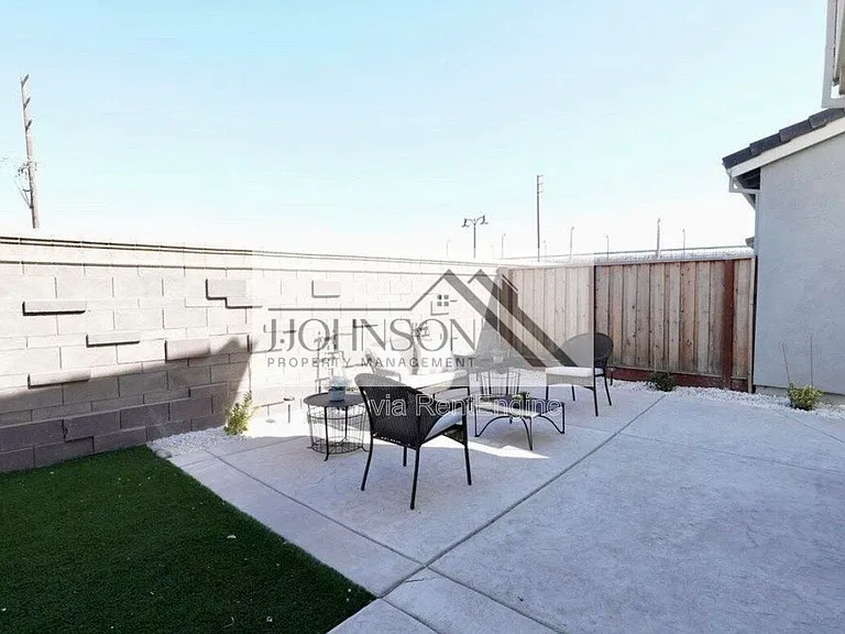 49 W Piazza St — Photo 21