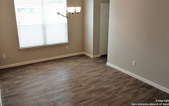 4th image of 909 Cypress Ml
