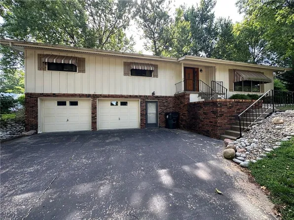 3901 Miller Rd, Saint Joseph, MO 64505
