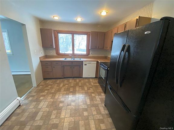 2nd image of 8 Deerfield Ln