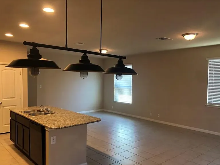 475 Willow Arch — Photo 4