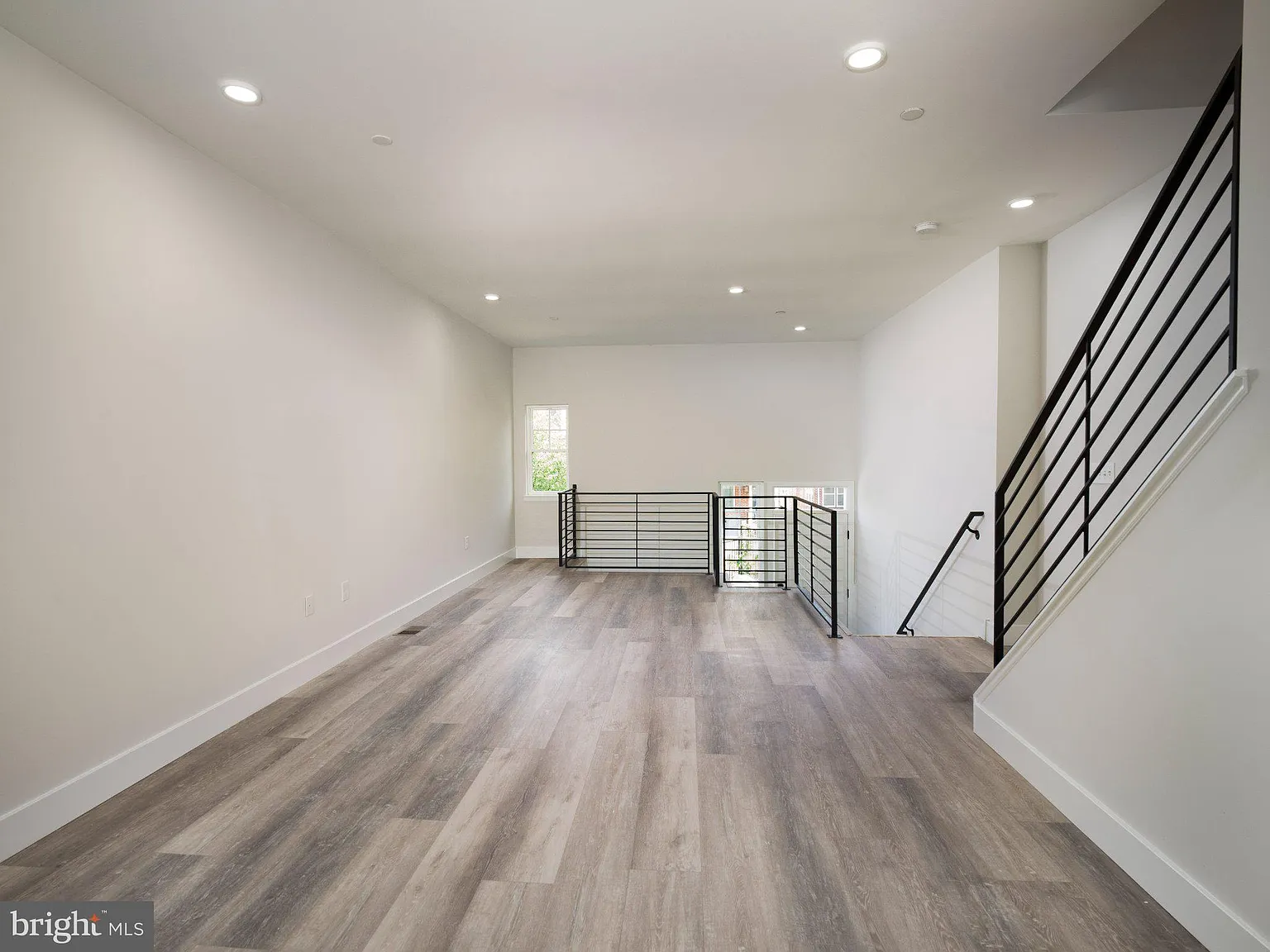 3 bed, 2.5 bath, 2943 sqft, $3,650 — Photo 4