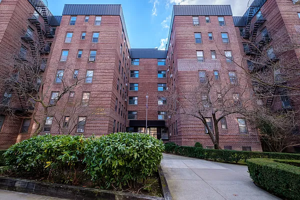 Sold by Venezia Realty Group LLC | media 2