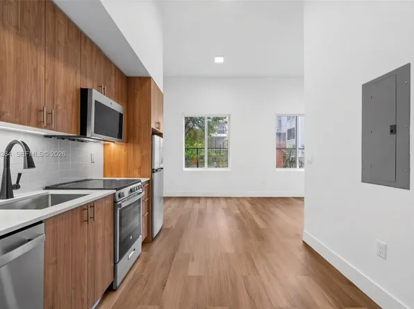 650 SW 1st St, Miami, FL