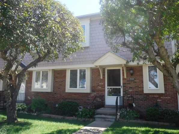 37222 Charter Oaks Blvd, Clinton Twp, MI 48036