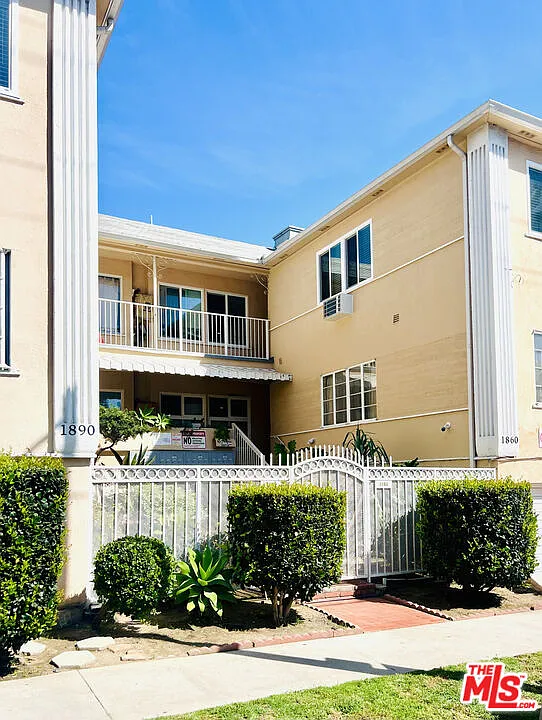 Studio, 1.0 bath, 550 sqft, $1,695 — Photo 2