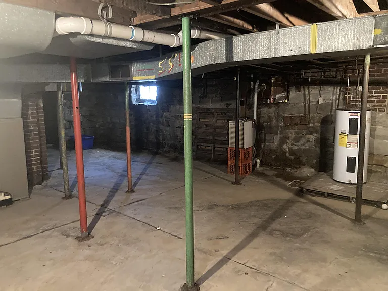 212 Grand St — Photo 28