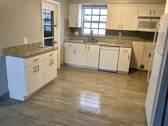 4th image of 1130 SW 32nd St