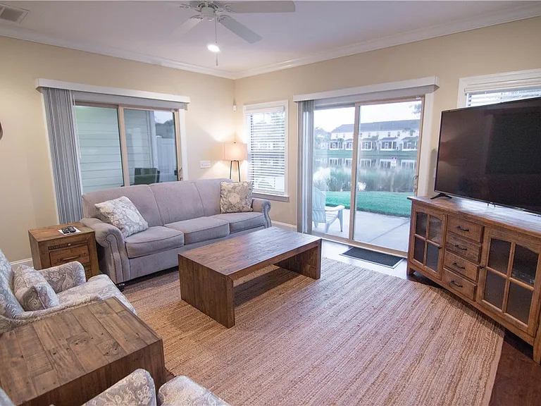 702 Mariners Cir — Photo 10
