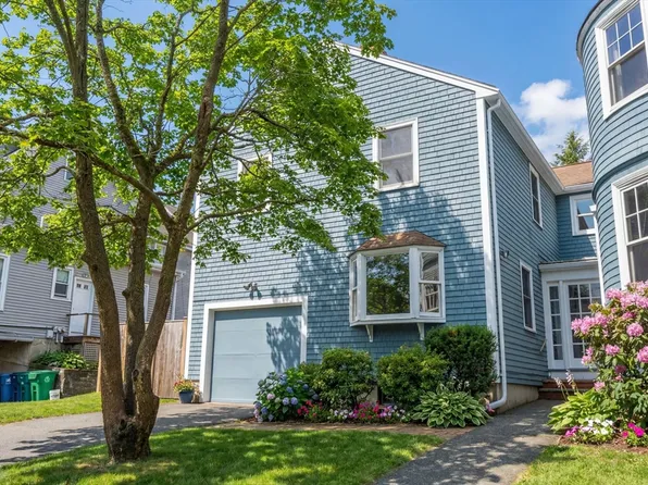 93 Central Ave Unit 93, Newtonville, MA 02460