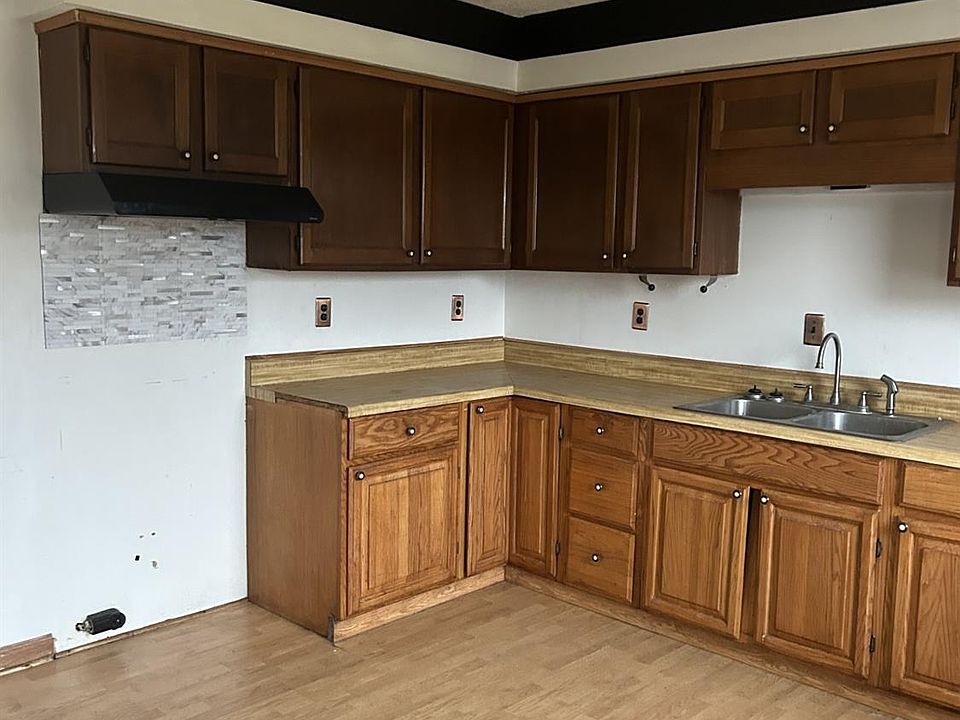 2nd image of 5878 Riber Rd