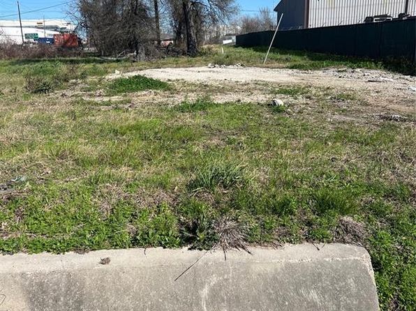626 N 1st St, La Porte, TX 77571