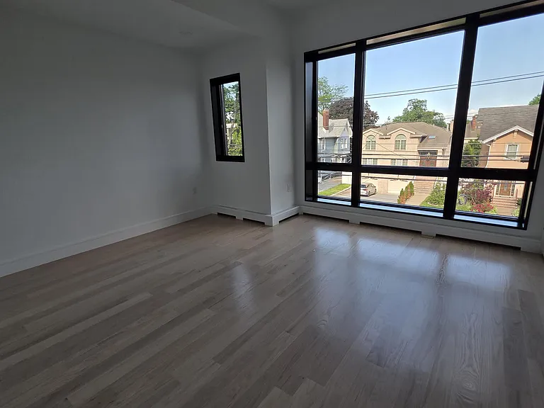 1047B Anderson Ave — Photo 23