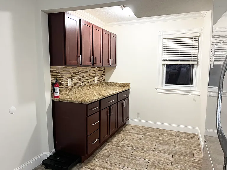 3947 Dupont Ave N — Photo 7