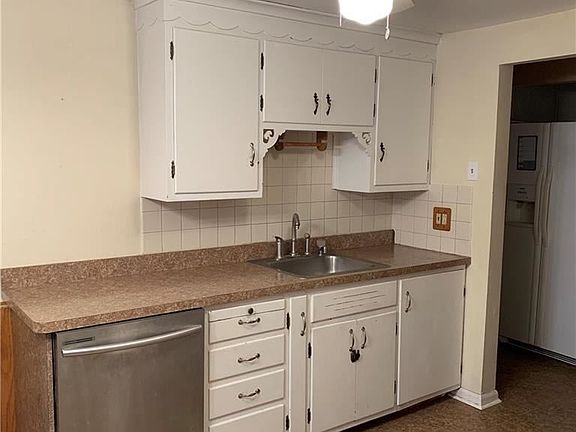 3rd image of 134 Cunard Ave