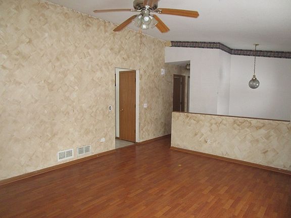 3rd image of 1311 Lizabeth Ln