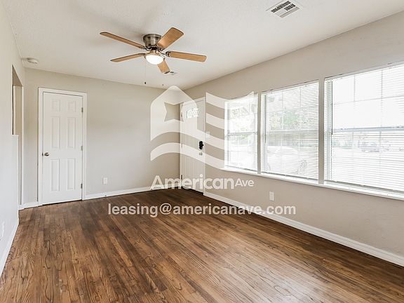1149147_003_living_room_12852219.jpg