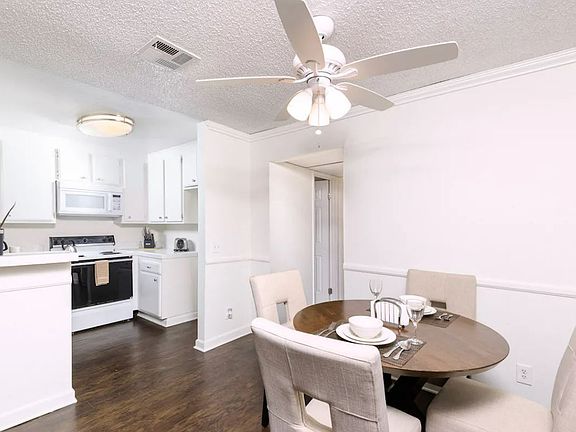 Fusion Warner Center - Kitchen