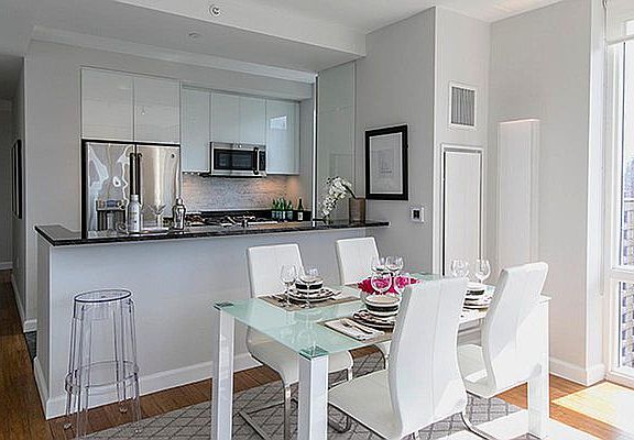 3rd image of 160 W 62nd St APT 6A