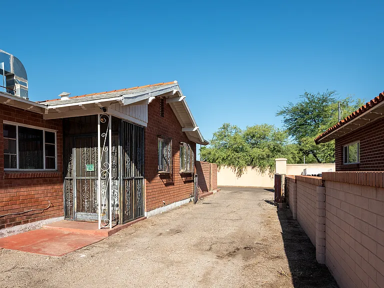 1732 N Campbell Ave — Photo 15