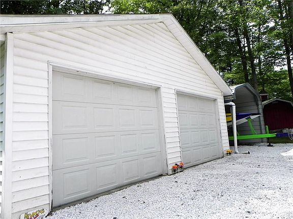 3rd image of 597 Penn St
